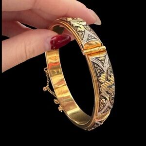 ✨Beautiful Gold Damascene Filigree Hinged Bangle Bracelet w safety chain